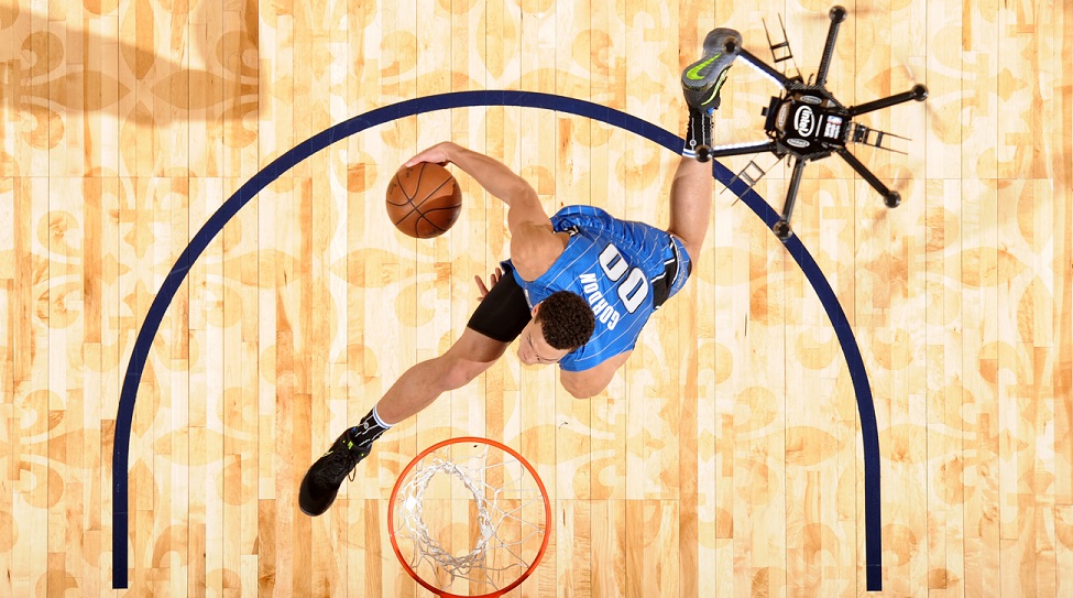 NBA全明星扣籃大賽X無(wú)人機(jī)，阿隆·戈登上演最有技術(shù)含量的扣籃｜美通社頭條