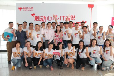 近期，在共青團上海市委員會的指導(dǎo)下，觸動傳媒和上海市血液中心攜手共青團委旗下上海信息化青年人才協(xié)會舉行“觸動心靈，為愛舉手”無償獻(xiàn)血系列公益活動